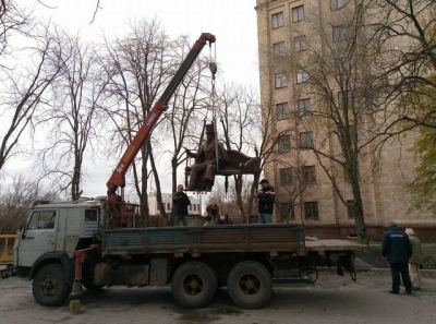 У харьковчан появился новый бронзовый «сосед» (фото)