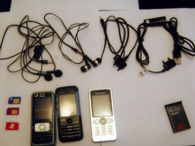 Запрещенные вещи попадают к заключенным