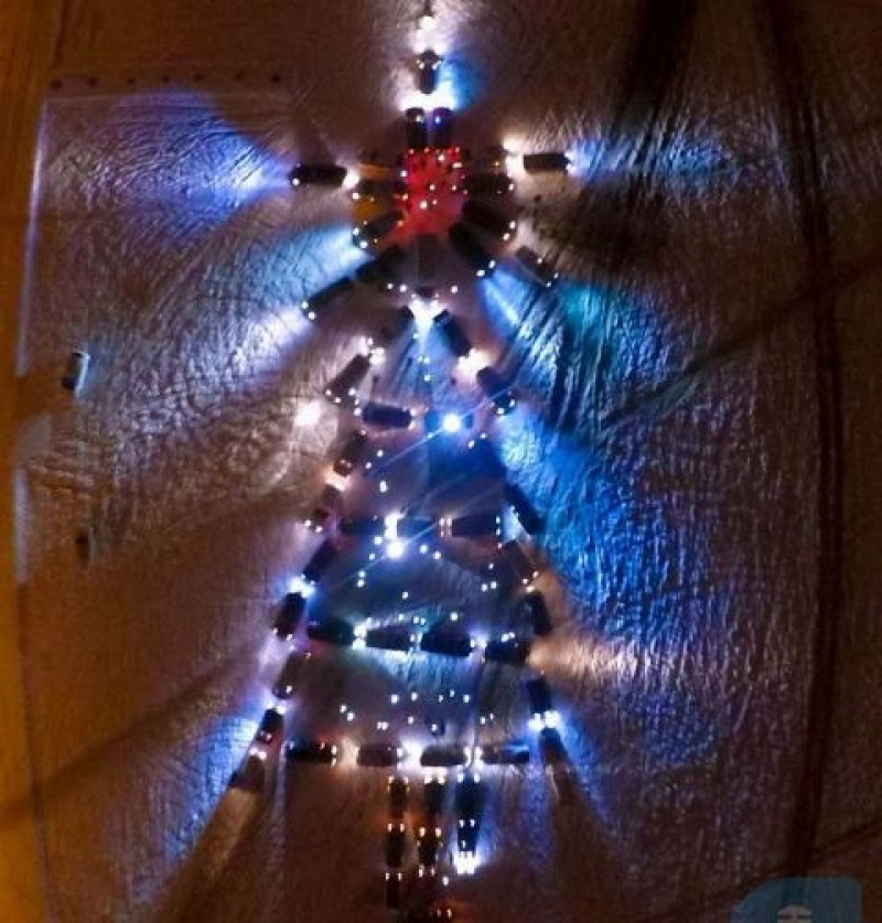 В Харькове соорудили елку из 60 автомобилей (фото, видео)