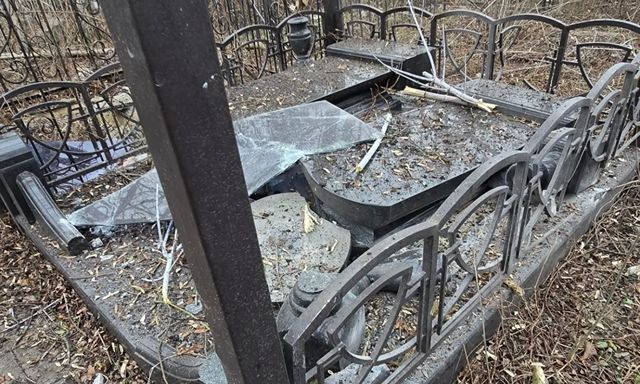 Террористы не дают покоя мертвым – поврежден участок кладбища № 3 на Салтовке