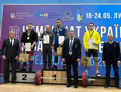 На чемпионате Украины по тяжелой атлетике харьковские спортсмены завоевали 8 медалей
