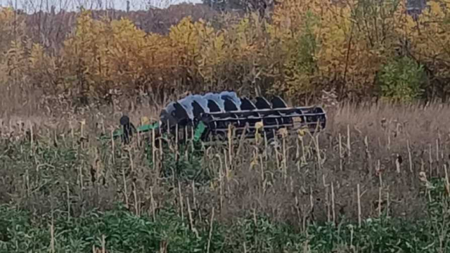 В Изюмском районе на мине подорвался трактор – пострадал механизатор