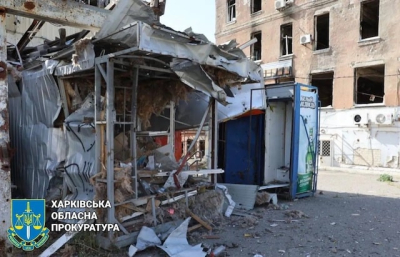 Российские FPV-дроны атаковали в Купянске автомобиль и остановку общественного транспорта