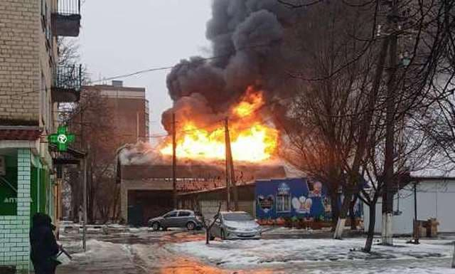В поселке Краснопавловка сгорело кафе-магазин – владельца накажут