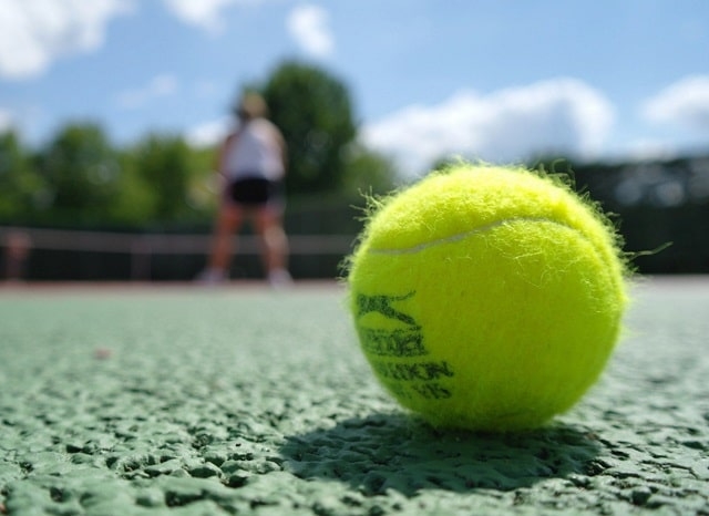 Мяч для большого тенниса: характеристики и особенности
