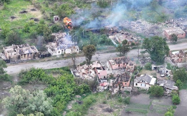 Враг обстрелял Волчанск с дронов - ранен мужчина