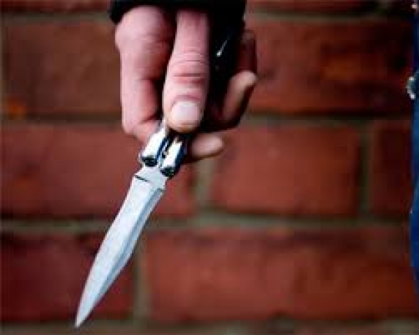 Подросток напал на прохожего