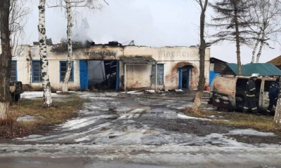 Местные жители спасли из горящего гаража транспортные средства