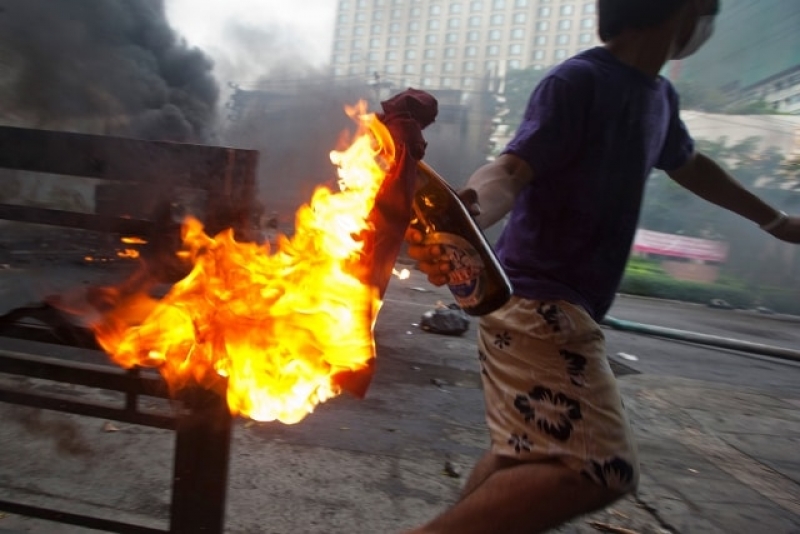 В Харькове от «коктейля Молотова» сгорела СТО