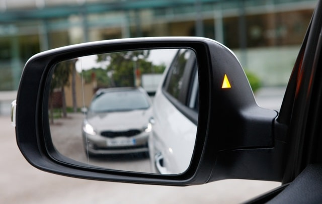 Можно ли ездить без зеркала заднего вида в Украине?