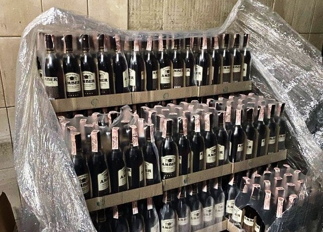 В центре Харькова смешивали этиловый спирт с технической водой и получали «элитный» алкоголь