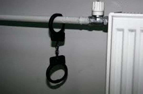 Пенсионера взяли в заложники из-за квартиры