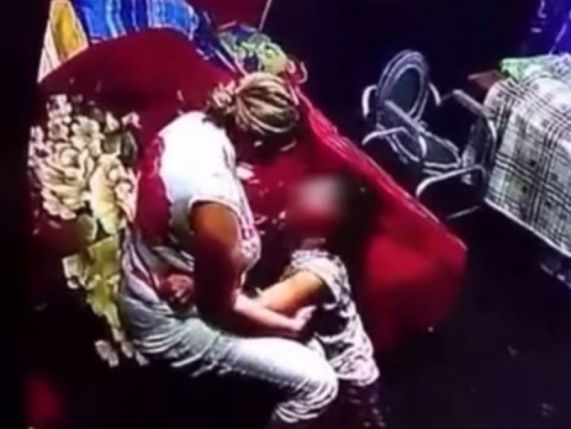 В Харькове няня систематически избивала подопечную с ДЦП (видео)