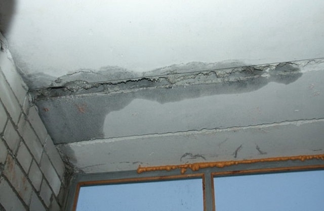Протекает крыша на балконе последнего этажа: что делать