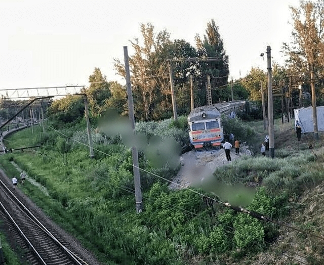 В Харькове дрифтуют не только трамваи, но и электрички (фотофакт)