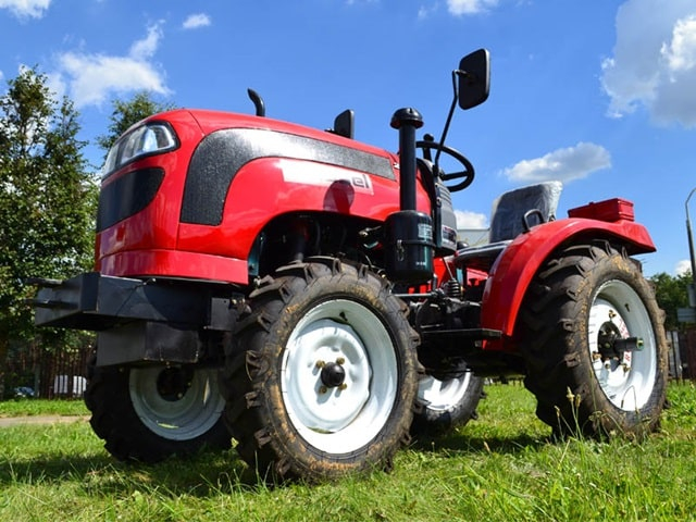 Переваги та недоліки міні-трактора: кому буде актуальним його використання?