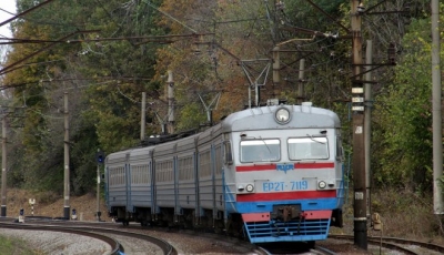 Под колесами пригородного поезда погиб мужчина
