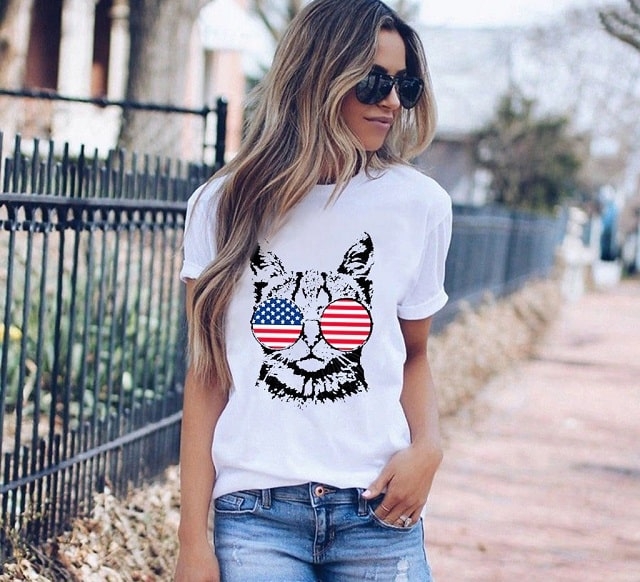 С чем носить футболки с принтом: модные идеи