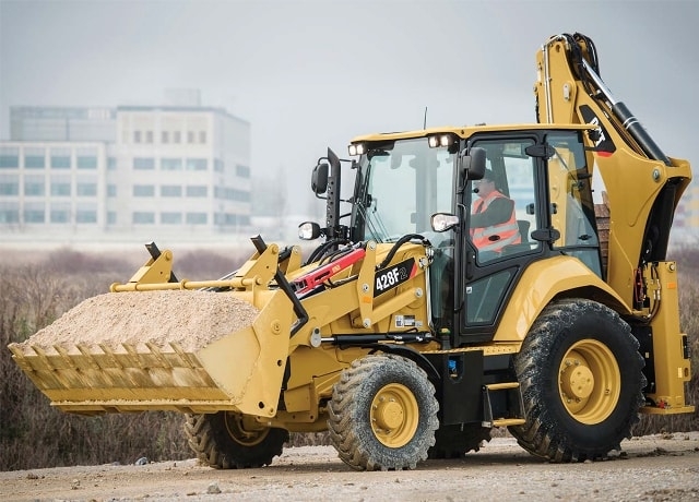 Чем экскаватор-погрузчик отличается от фронтального погрузчика?