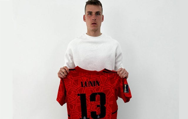 Харьковский футболит Андрей Лунин предоставил лот для благотворительного аукциона