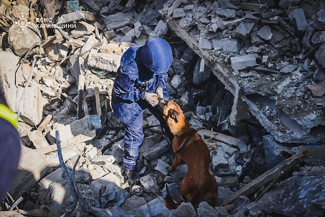 Под завалами на разрушенном предприятии обнаружили тела погибших
