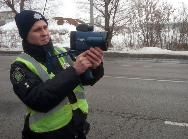 Радары «TruCam» помогают полицейским отслеживать нарушителей на дорогах