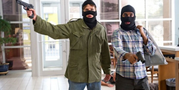 Воры спокойно разгуливали по магазину 