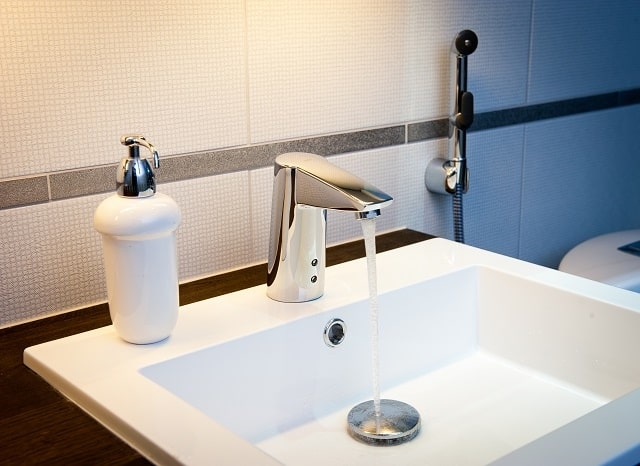 Смеситель для умывальника: виды и особенности, как выбрать