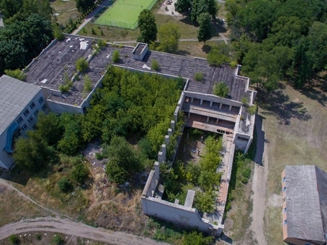 С недостроенного здания в Боровой сорвался юноша