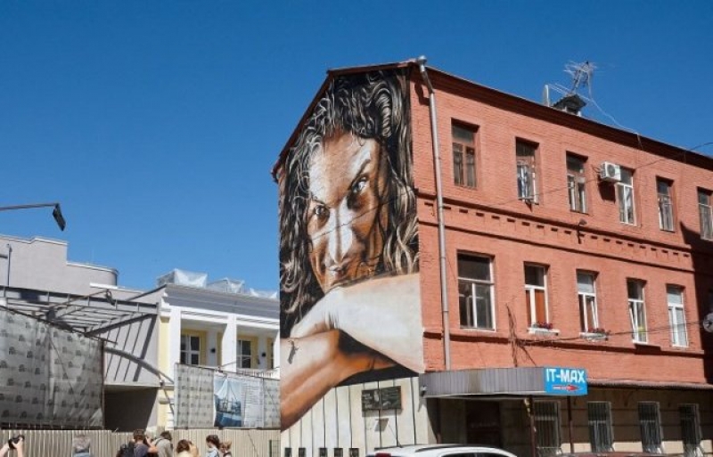 В Харькове появилось огромное изображение музыканта Кузьмы Скрябина (фотофакт)