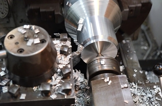 Токарные станки по металлу: основные особенности и назначение