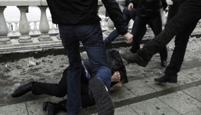 В разгар дня посреди улицы у харьковчанина отобрали 9 тыс. дол.