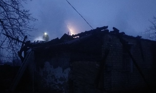 В Песочине огонь уничтожил деревянный дом