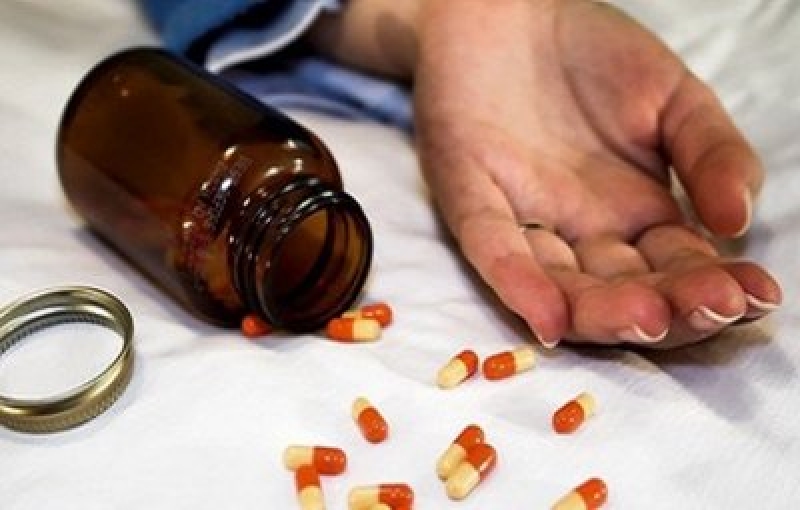 Медикам не удалось спасти 15-летнюю школьницу, которая наглоталась таблеток