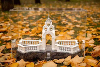 Кондитерша из Харькова создала миниатюрную инсталляцию фонтана «Зеркальная струя»