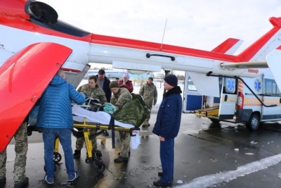 Харьковские спасатели на вертолете доставили больного в Институт сердца