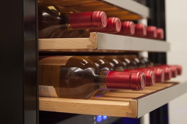 Особенности стеллажей для вина: виды и нюансы выбора