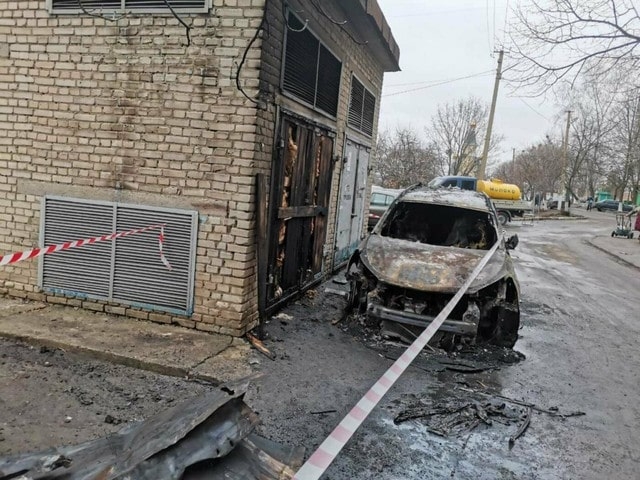 В селе Хроли под Харьковом сгорел легковой автомобиль – огонь перекинулся на электроподстанцию