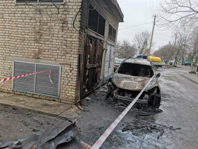 В селе Хроли под Харьковом сгорел легковой автомобиль – огонь перекинулся на электроподстанцию