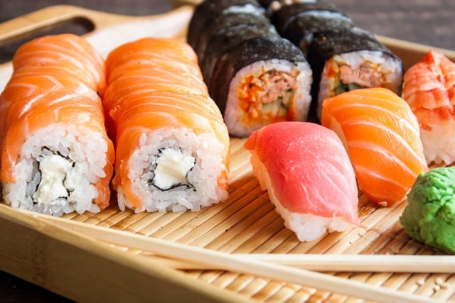 Суши для настоящих ценителей: обзор лучших заведений с доставкой в Харькове!