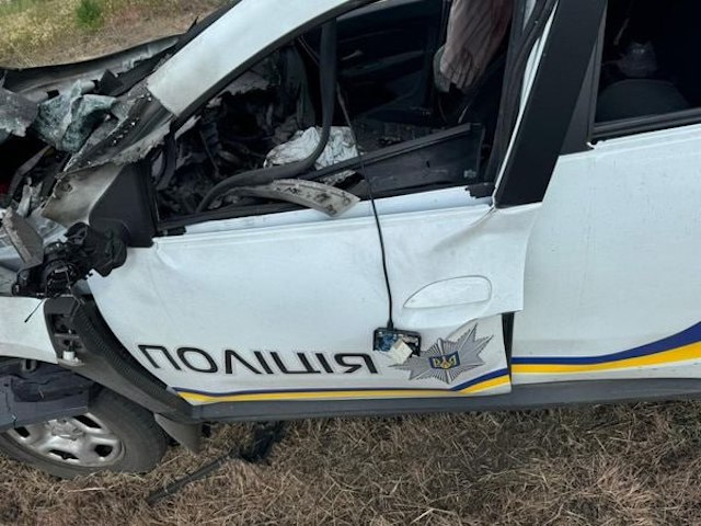 Россияне с помощью дрона атаковали полицейский автомобиль