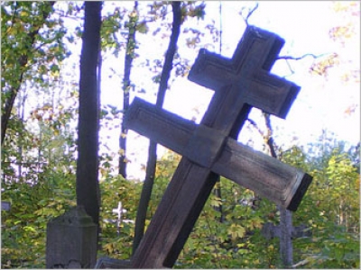 Ребенок учинил вандализм на кладбище