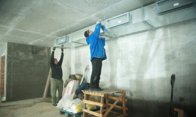 В Люботине к началу учебного года завершат строительство укрытия в школе