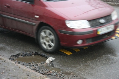 Владельцам авто рекомендуют поменять шины
