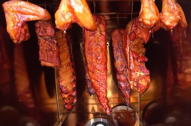 Як вибрати коптильню для дому і дачі: гаряче та холодне копчення простими словами