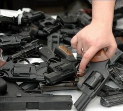 Харьковчане добровольно сдали оружие