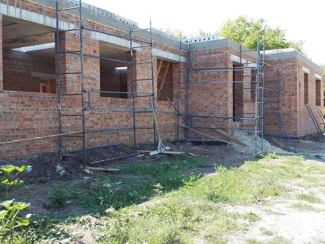 Амбулаторию и жилье для медиков строят в с. Чернещина