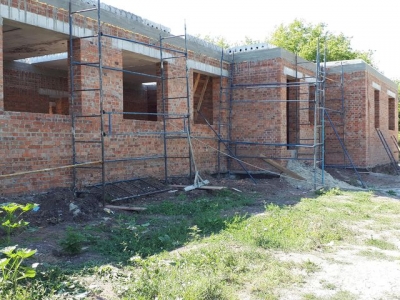 Амбулаторию и жилье для медиков строят в с. Чернещина