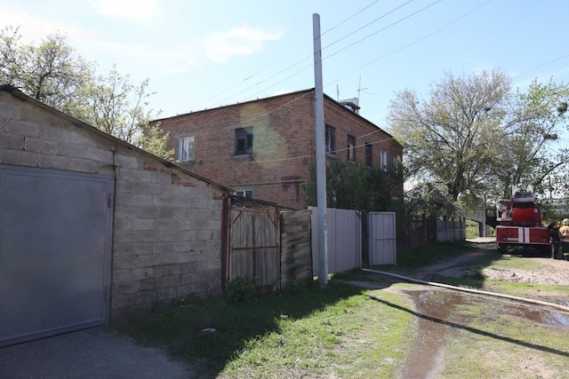 Пожар в Харькове - из горящего дома спасены мужчина и ребенок