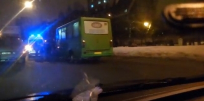 В Харькове под колесами маршрутки погиб пешеход (видео)